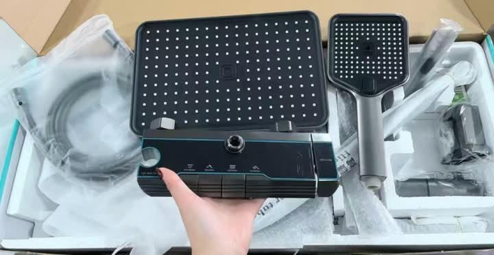 Paino key style therostatic luxury shower featuring a digital temperature display