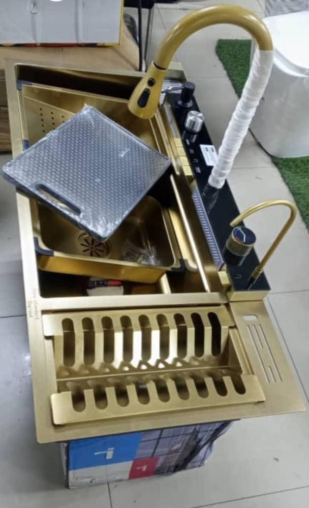 Multifunctional smart Kitchen gold-plaited Sink made of stainless steel