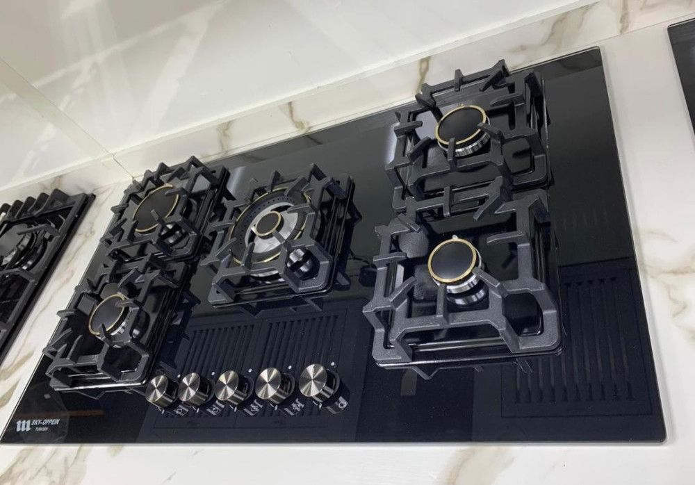 5-burner Gas cooktop with tempered black glass and brass burners
