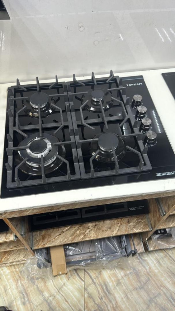4-burner Gas cooktop