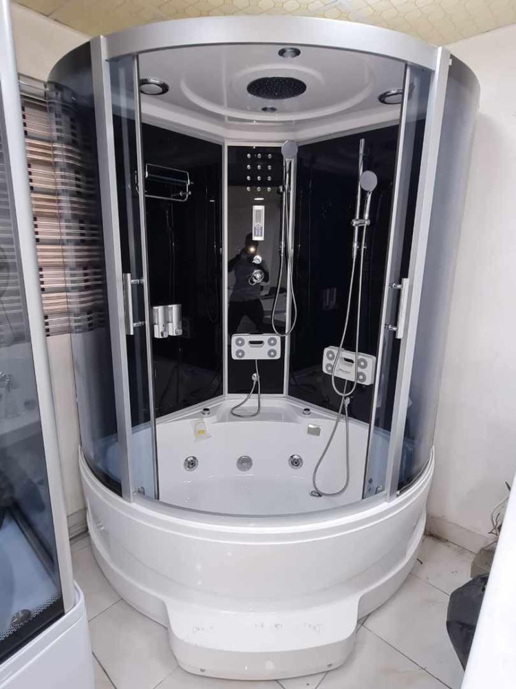 Luxury corner steam shower cabin and whirlpool bathtub combo