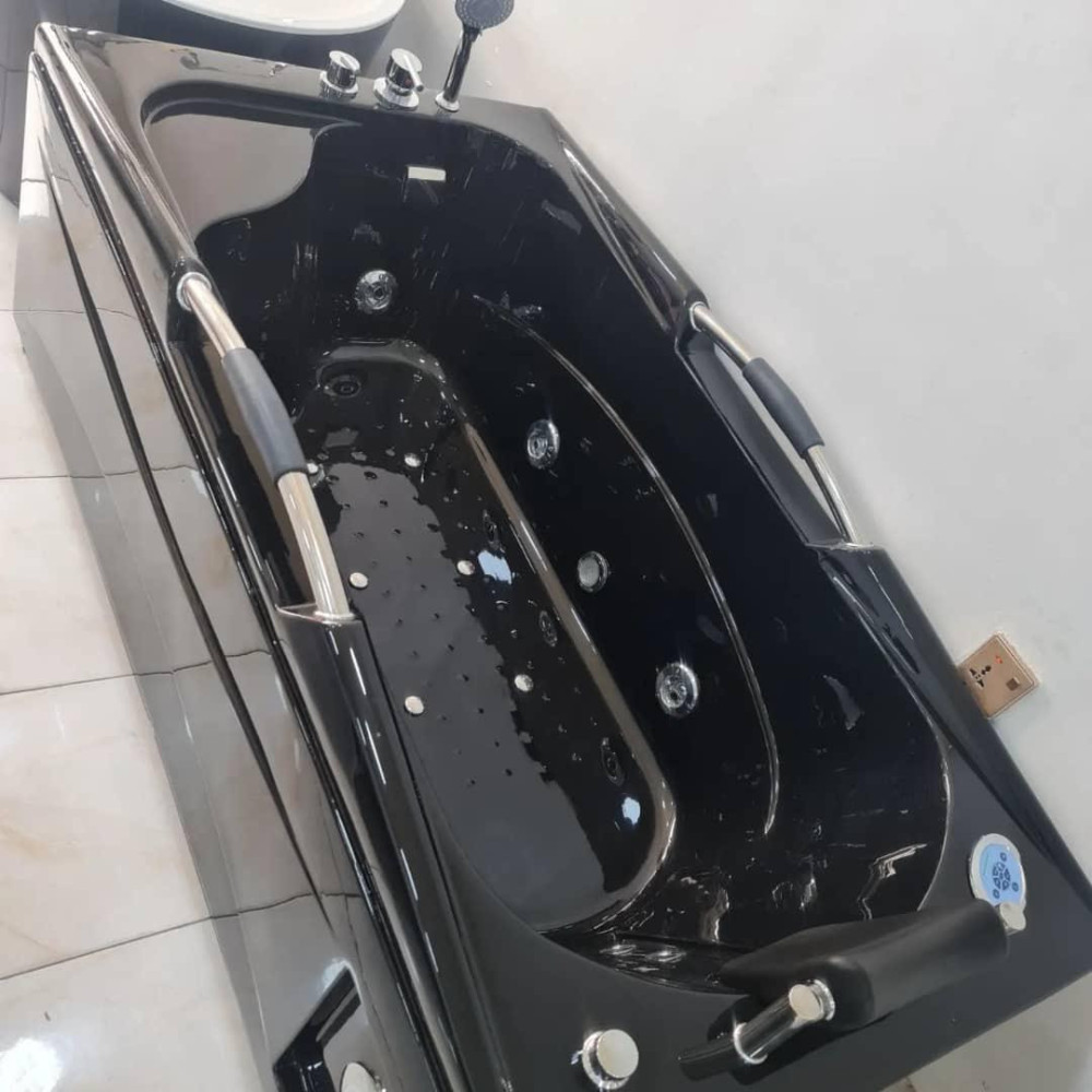Black Whirlpool bathtub 