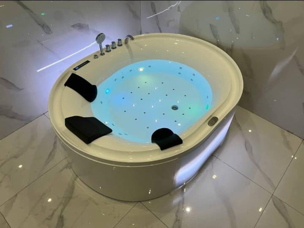 modren acrylic freestading whirlpool massage bathtub